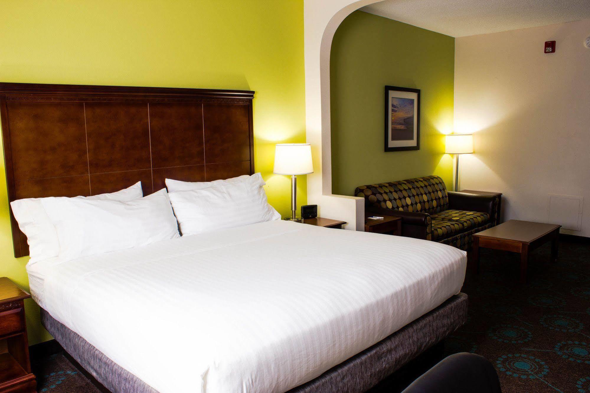Holiday Inn Express & Suites - Morehead City By Ihg Экстерьер фото